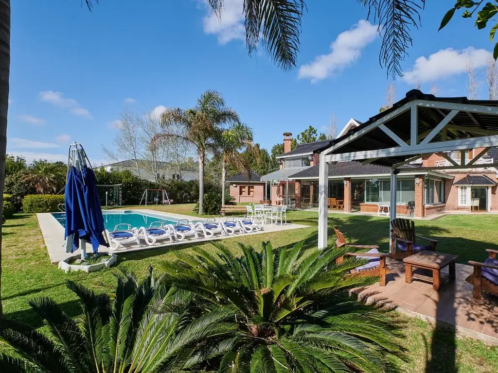 Casa Venta 20 años 5 ambientes, Barrio Country Club Campo Hacoaj Casa