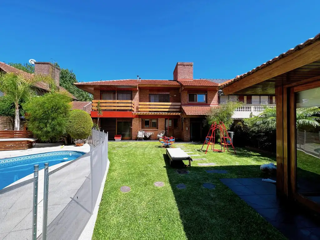 Casa  con jardín - venta- Victoria  ACEPTA PERMUTA