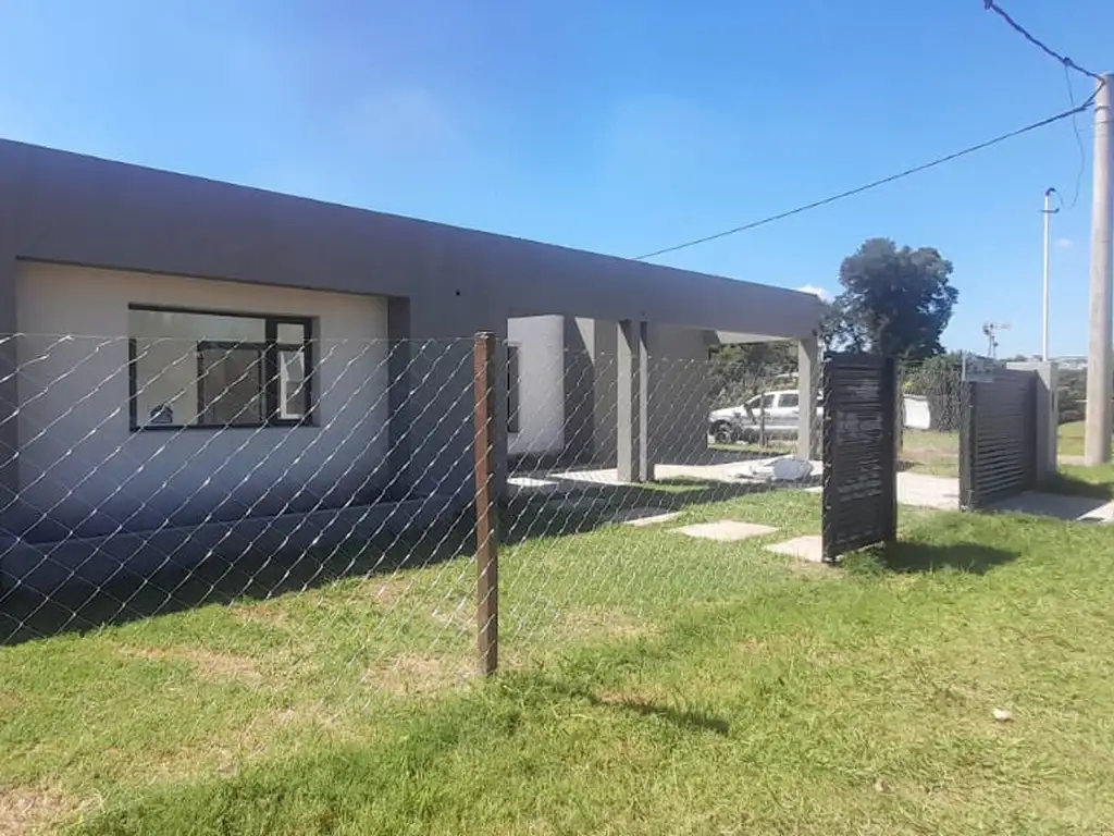 Venta casa en esquina 3 dormitorios, piscina El Molino