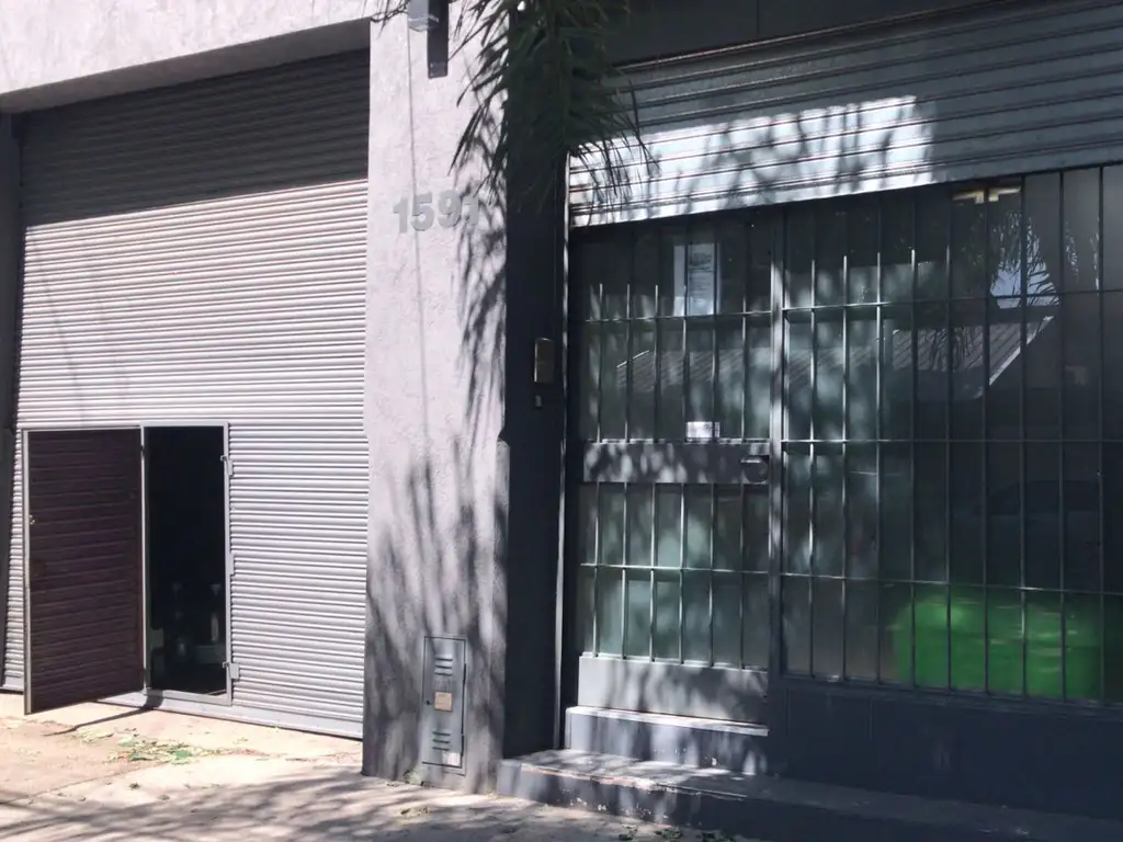 VENTA DE LOCAL Y DEPOSITO CON VIVIENDA EN DOS PLANTAS EN PARQUE AVELLANEDA