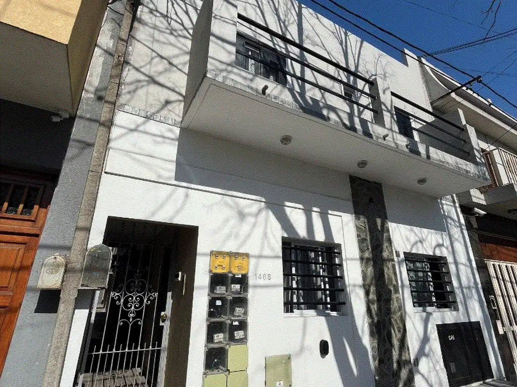 Oportunidad   Duplex,al frente  amplisimo 82 mts cubiertos mas terraza propia de 40 mts 2, A Banco