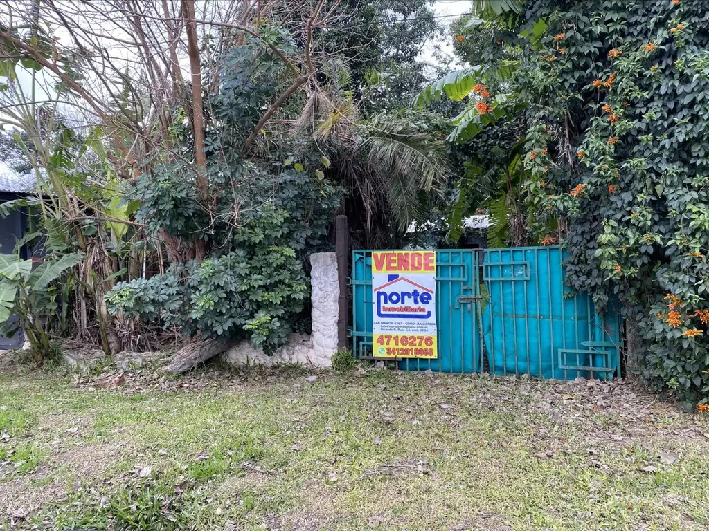 Pequeña casa con amplio lote