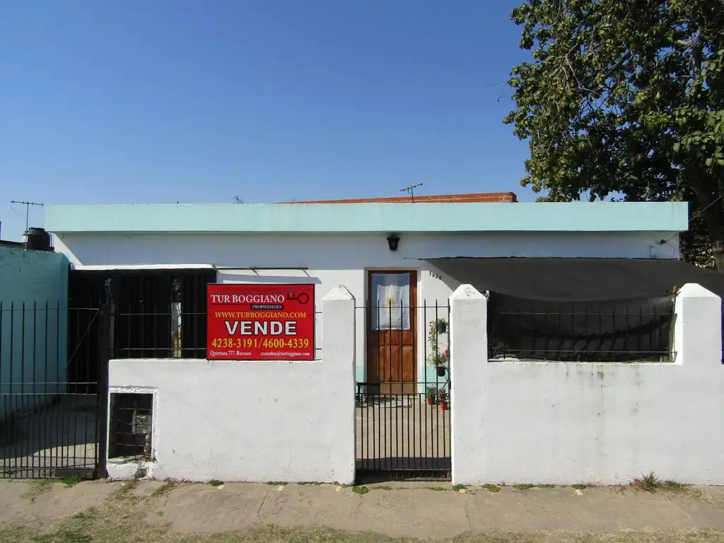 VENTA DE CASA EN CLAYPOLE.