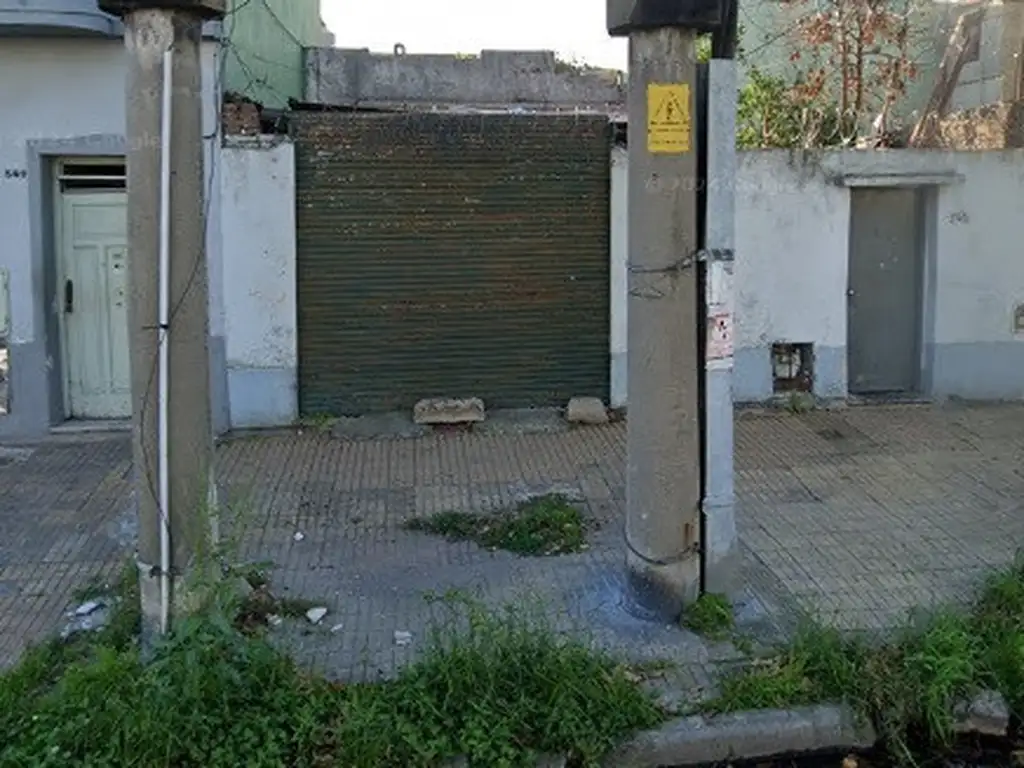 CASA A REFACCIONAR DE 60m2. BUENA UBICACION, AVELLANEDA.