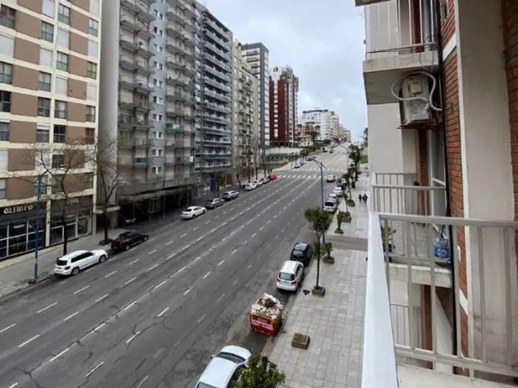 AMBIENTE A LA CALLE CON BALCO RECICLADO DE CATEGORIA COLON 1300