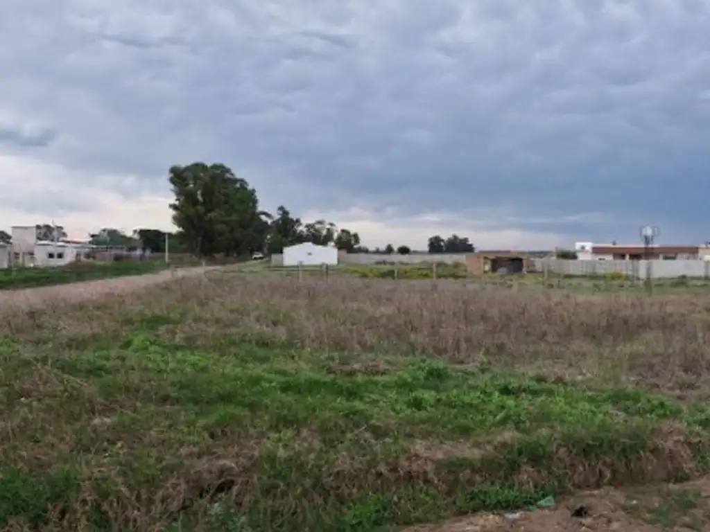 Terreno en Int Garcia y San Martín - Catrilo