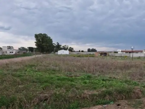 Terreno en Int Garcia y San Martín - Catrilo