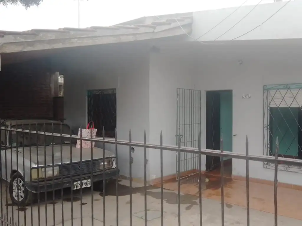 Se vende en Barrio Satelite Moreno dos viviendas de 3 y 1 dormitorio en el mismo terreno