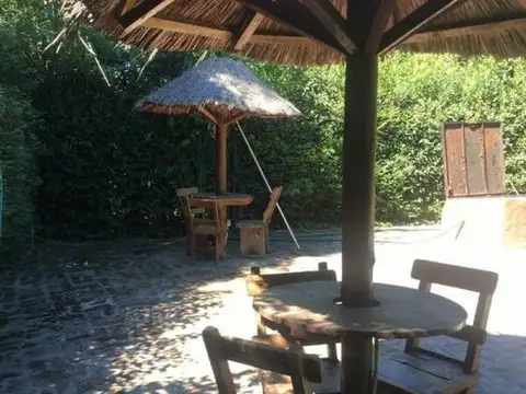 Muy linda casa con dos terrenos a la venta en La Lonja.