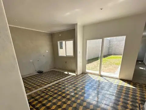 Casa en venta - 2 Dormitorios 2 Baños - Cochera - 300Mts2 - Norberto de La Riestra, 25 de Mayo