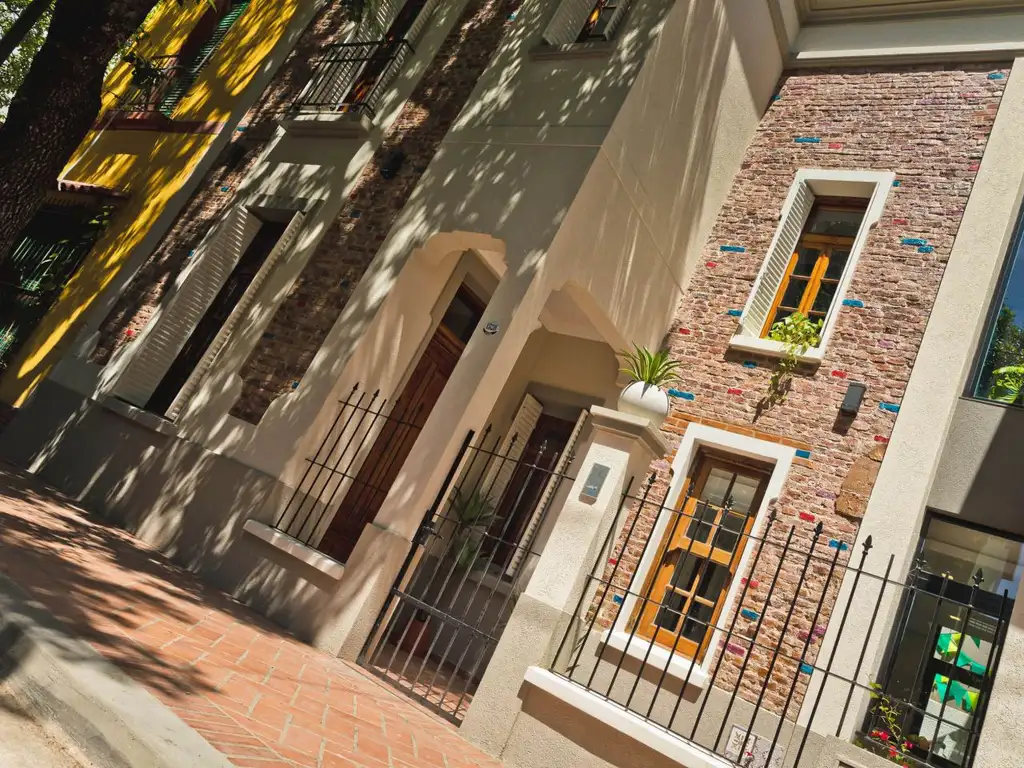 CASA 5 AMBIENTES RECICLADA INTEGRAMENTE , CON TERRAZA