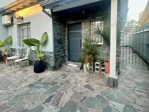 impecable casa 1 pl t/nuevo 2 dor patio tza