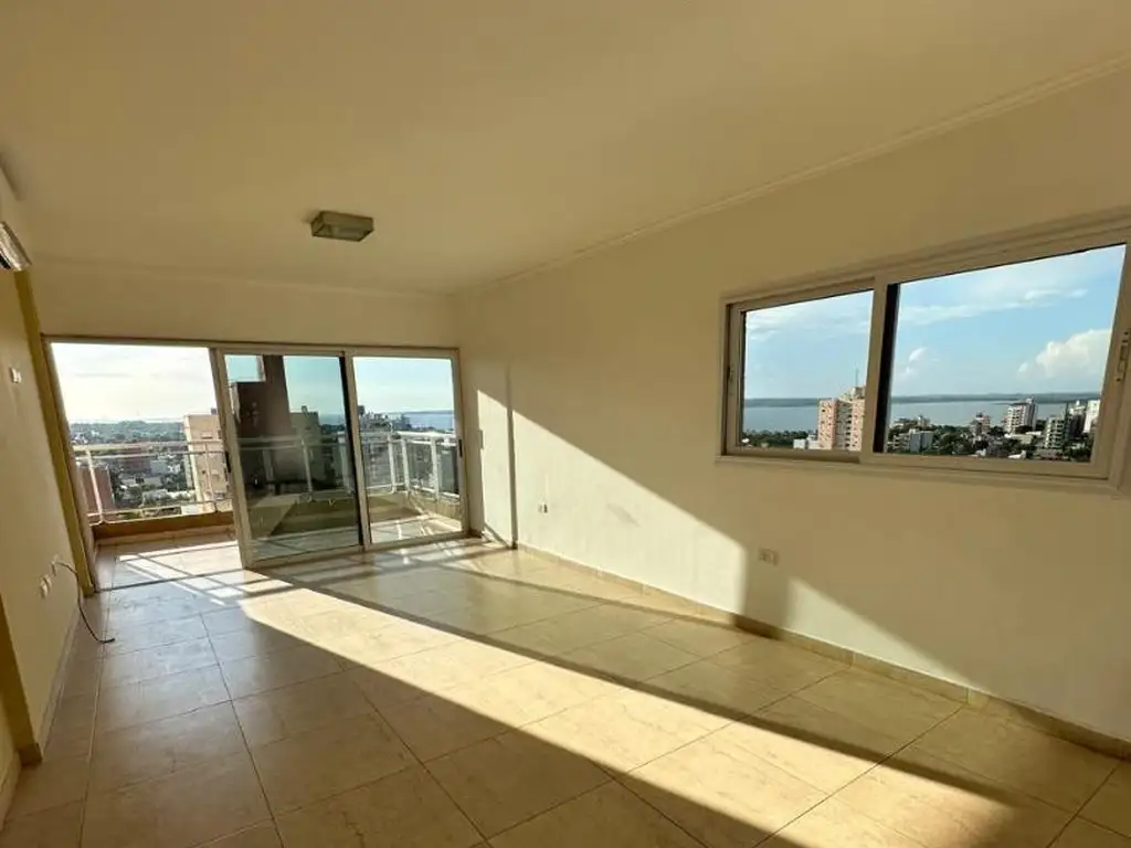 Exclusivo departamento de tres dormitorios, céntrico.