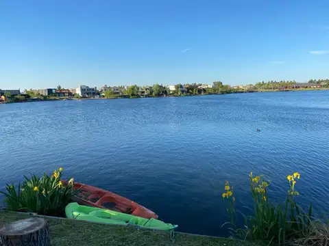 Casa en  alquiler TEMPORARIO en Talar del Lago II al AGUA