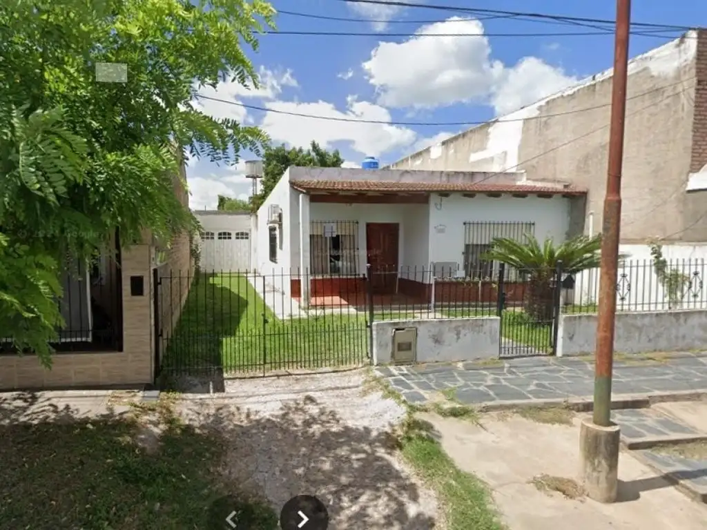 Casa en venta - 2 Dormitorios 1 Baño -  Cochera - 320Mts2 - Carmen de Areco