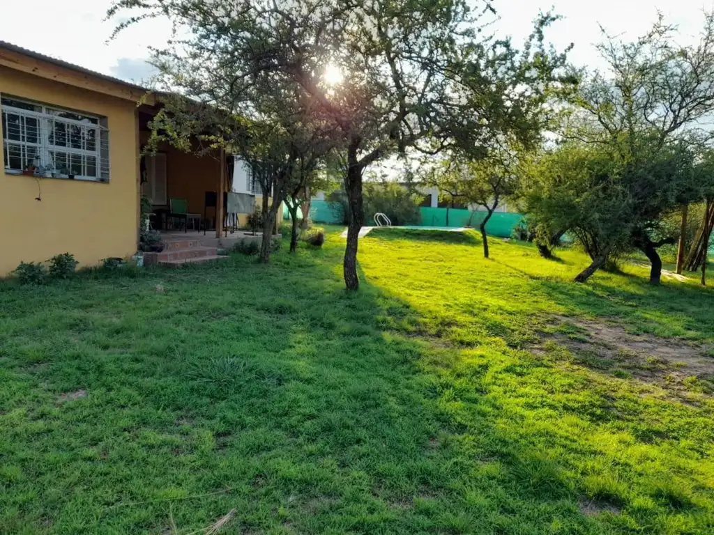 Casa en venta - 3 Dormitorios 2 Baños - Cochera - 1.000Mts2 - Córdoba