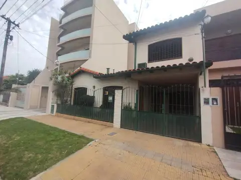 HERMOSO CHALET DE ESTILO BARRIO GÛEMES