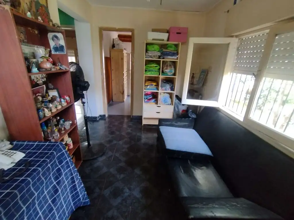 Casa en venta de dos dormitorios en Berazategui