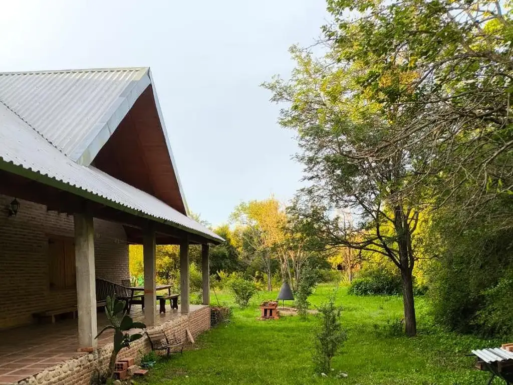 CASA EN VENTA EN LOS HORNILLOS 4 DORMITORIOS