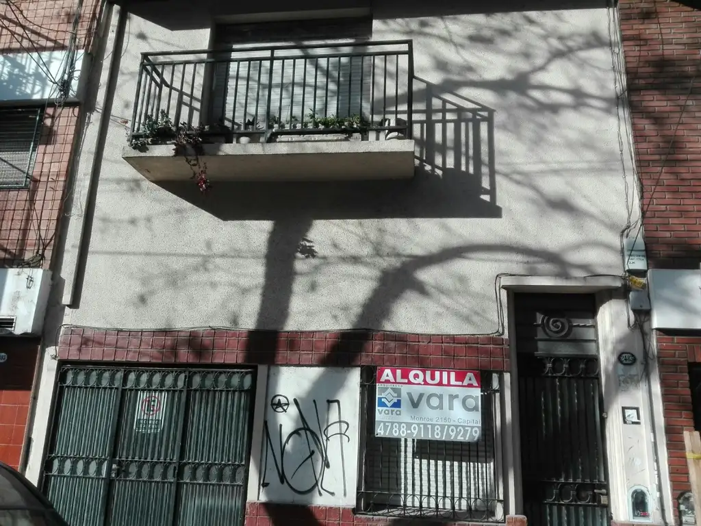 Casa 2 Plantas Vivienda y/o uso comercial, Garaje 5 ambientes 3 baños cocina comedor 150m2 y terraza