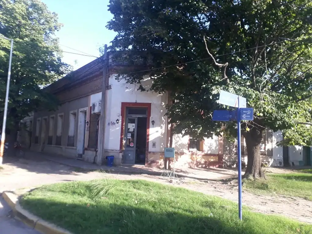 Antigua propiedad ubicada en la localidad de Santa Lucía, Partido de San Pedro.