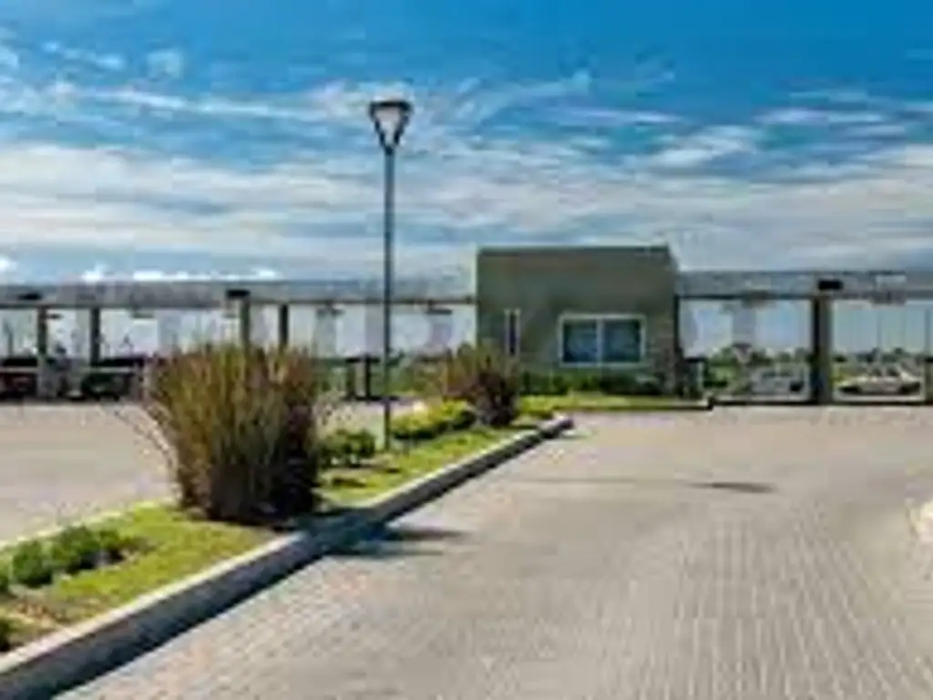 Lote a la Laguna de 735 m2 en Santa Clara al Sur