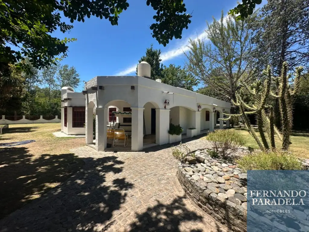 Casa en alquiler temporario de 3 dormitorios c/ cochera en Villa Gobernador Udaondo