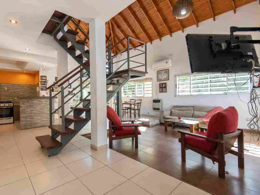 Casa Venta 13 años 4 ambientes, 400m2, 1 cochera, 7 Bis E/ 472 Y 474