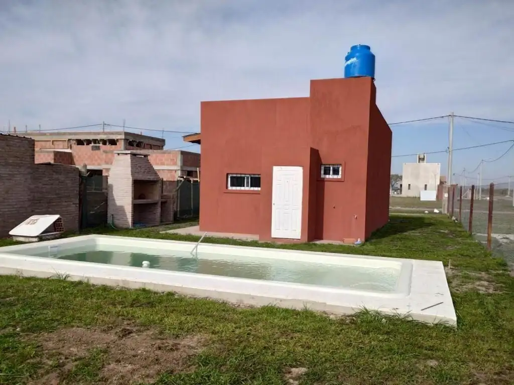 Fincas de Ibarlucea: Venta Casa 1 dorm con piscina