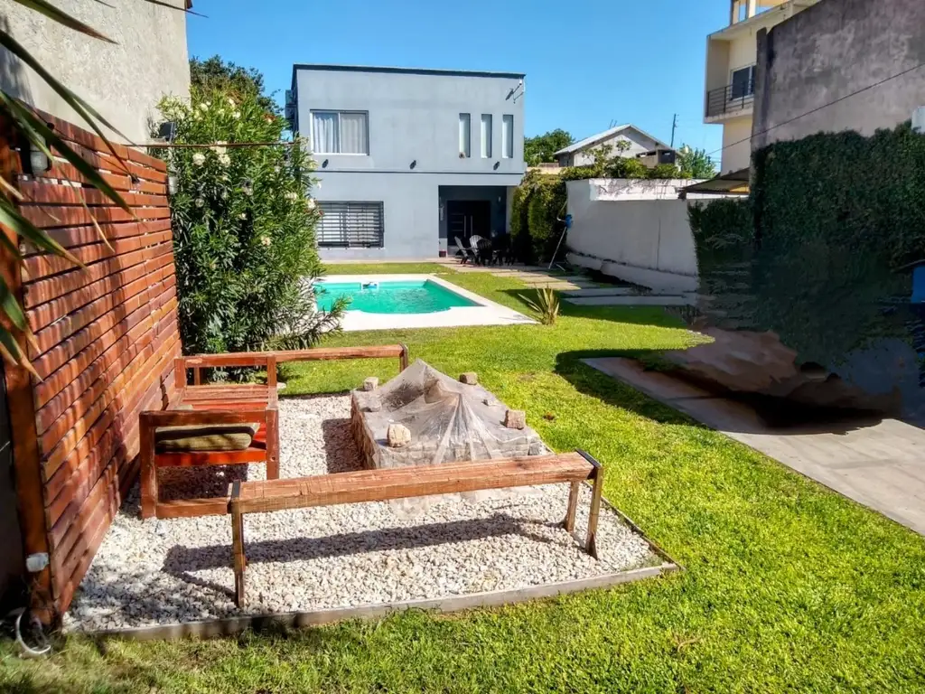 CASA EN 2 PLANTAS CON PILETA