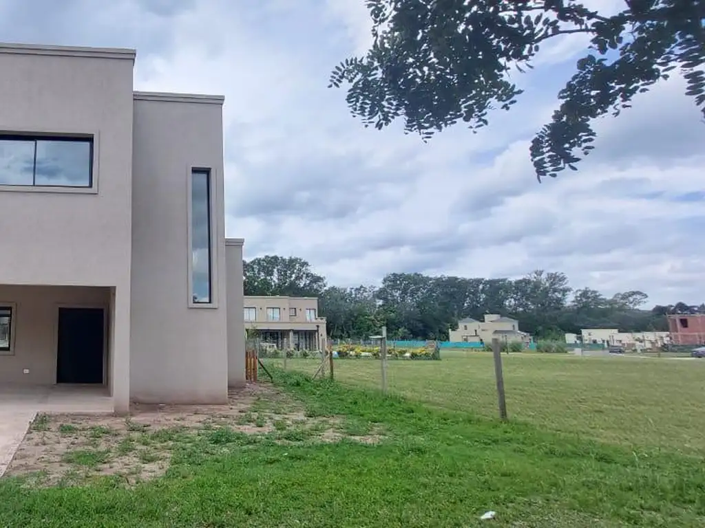 Hermosa Casa a Estrenar en Barrio San Pablo, Pilar