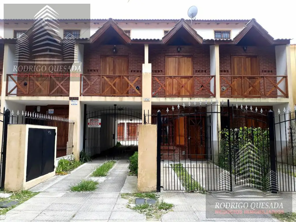 Hermoso triplex en barrio residencial