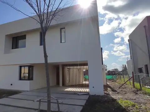 Ricordi Negocios Inmobiliarios, Casa Santa Elena, Pilar del este. - Foto 0