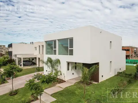 Muy linda casa a Estrenar sobre lote Interno en Los Castaños, Nordelta. - Foto 0