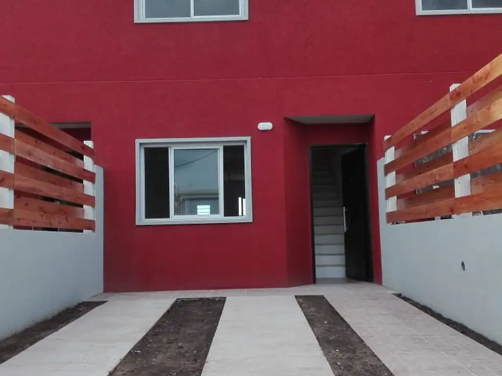 DUPLEX EN BERAZATEGUI CON POSIBLE FINANCIACIÓN U$S 68.000.-