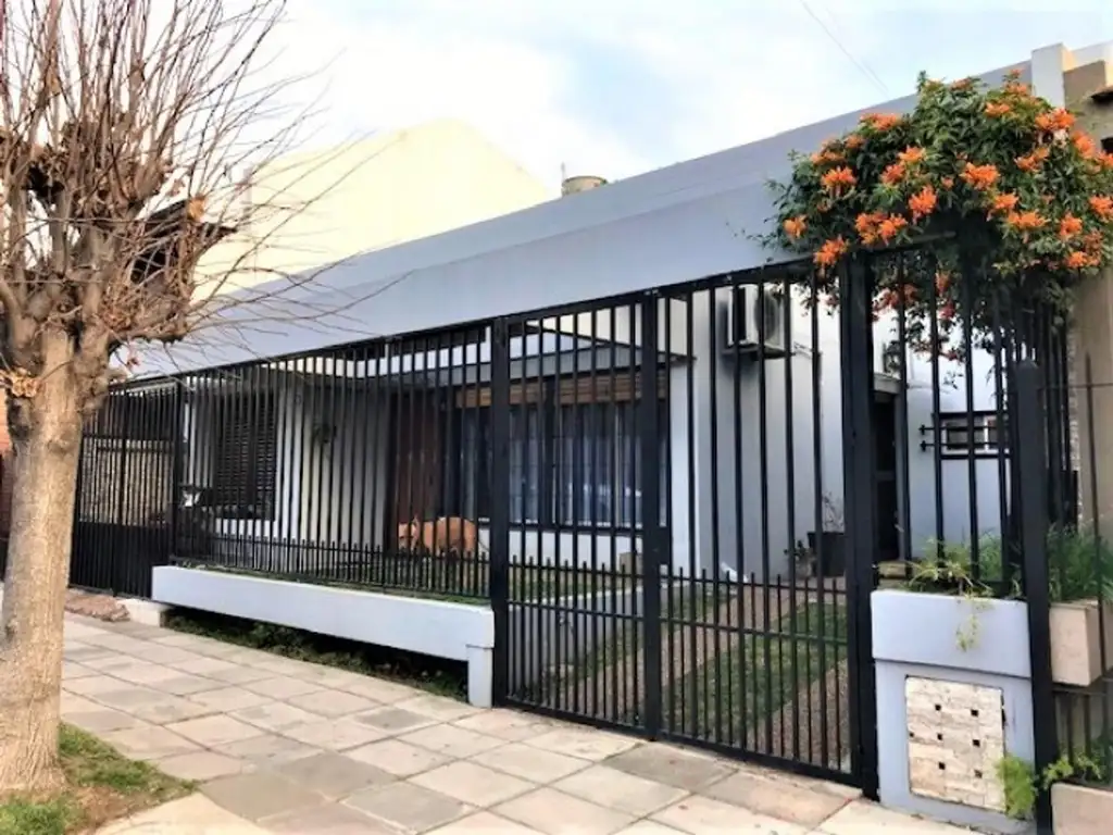 CASA DE 3 AMBIENTES EN VENTA