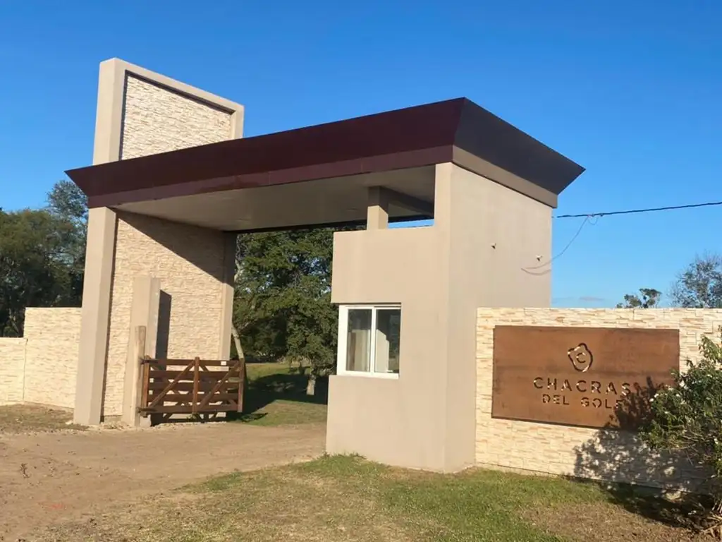 Venta financiada de lote en "Charas del Golf"