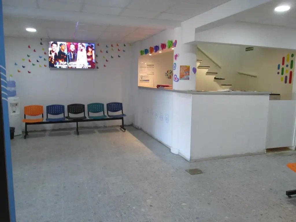 SE VENDE EXCELENTE LOCAL, ACTUALMENTE CONSULTORIOS MÉDICOS. Rosario de Santa Fe 769