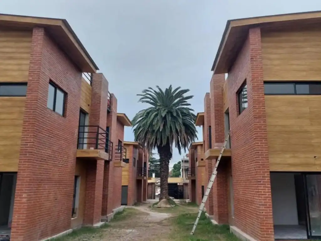 Venta depertamento PB en complejo Villa Charata