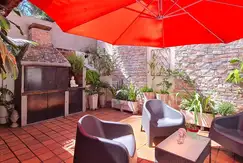 Patio Encantador y Cochera Doble - Hermoso Dúplex de 4 Ambientes - En Venta.