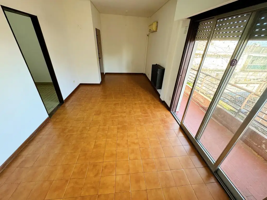 Departamento de tres ambientes con cochera en  venta en San Fernando