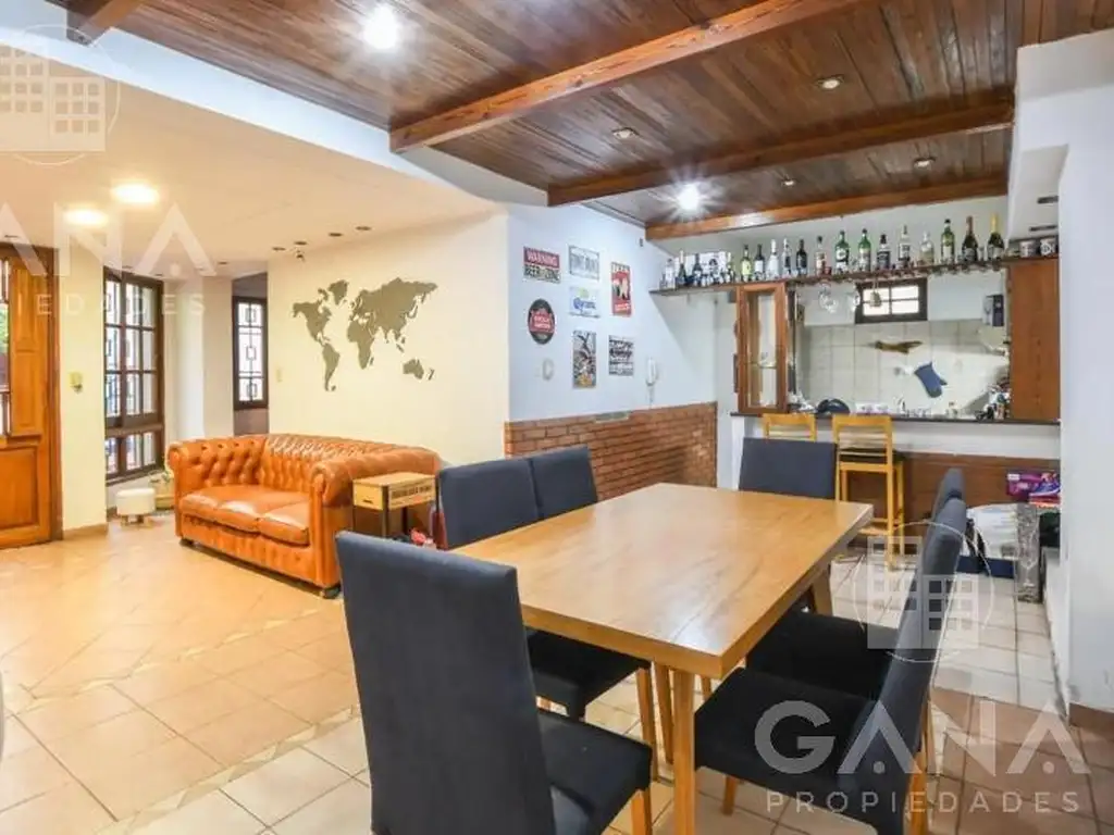 Venta de Casa de pasillo en Barrio Cura de 3 dormitorios 2 baños patio y parrillero