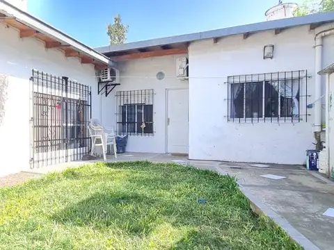 VENTA CASA EN ADROGUE. ENTRADA INDEPENDIENTE