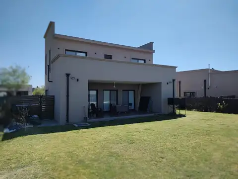 CASA EN ALQUILER TEMPORAL EN SAN RAMON - PILAR DEL ESTE