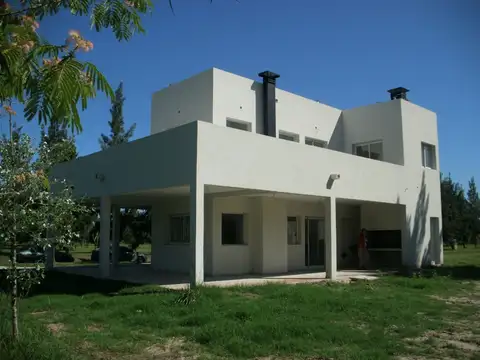 Casa en Venta - 3 dormitorios - USD 230.000