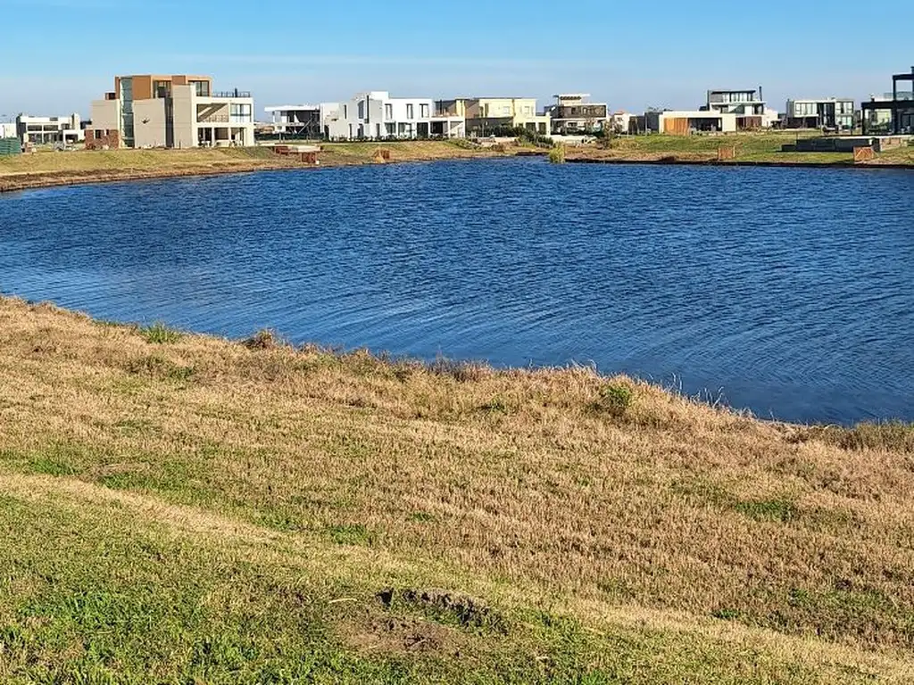 VENTA LOTE AL LAGO CENTRAL EN PUERTOS, COSTAS