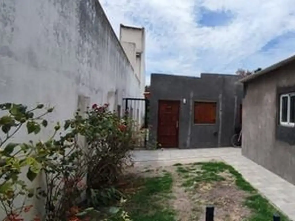 Casa En Venta De 2 Dormitorios C/ Cochera En Miramar