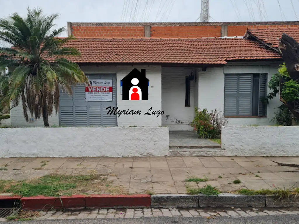 VENDO CASA, AMPLIA, ZONA CÉNTRICA