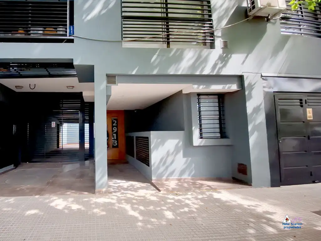 VENTA DEPARTAMENTO 2 AMBIENTES EN 2 PLANTAS AL FRENTE CON BALCON Y COCHERA. EN PARQUE CHAS