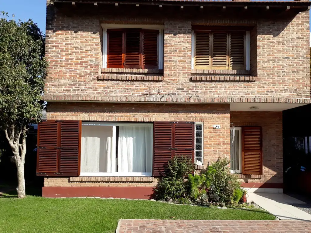Casa en Venta - 4 ambientes - USD 152.000